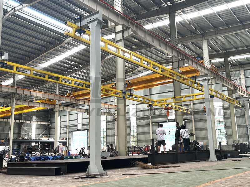 車間內(nèi)KBK起重機(jī)與行車同時(shí)運(yùn)行